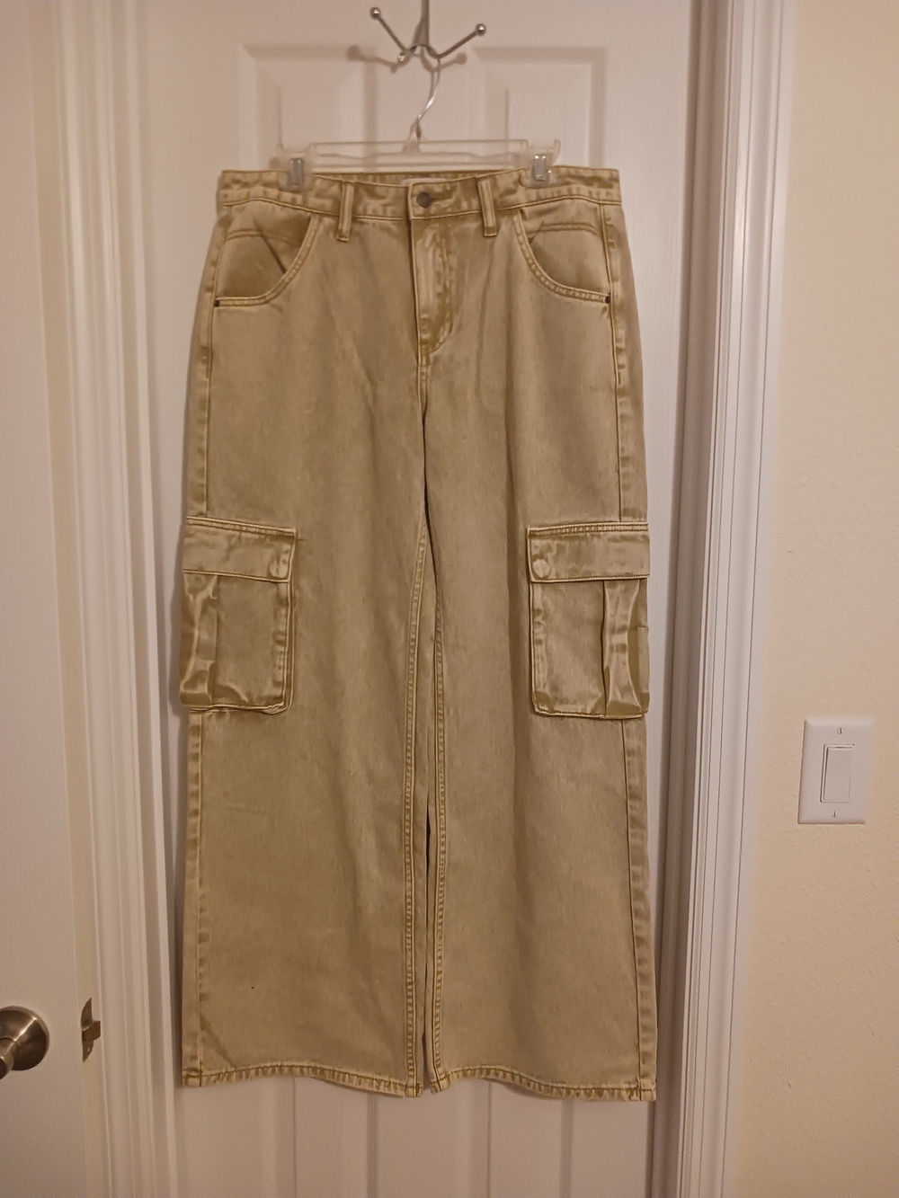 Guess Originals Women's Beige Relaxed Wide-Leg Cargo Denim 31